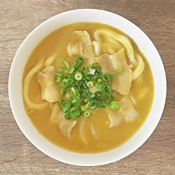 黄色いカレーうどん